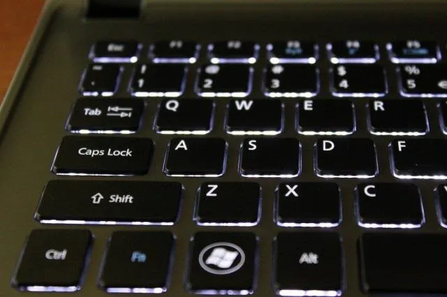 Zdjęcie Jak podświetlić klawiaturę w laptopie Asus - proste kroki i porady