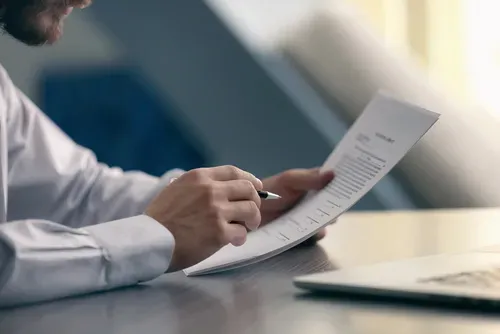 Zdjęcie Czy można zwolnić pracownika na zasiłku rehabilitacyjnym? Fakty