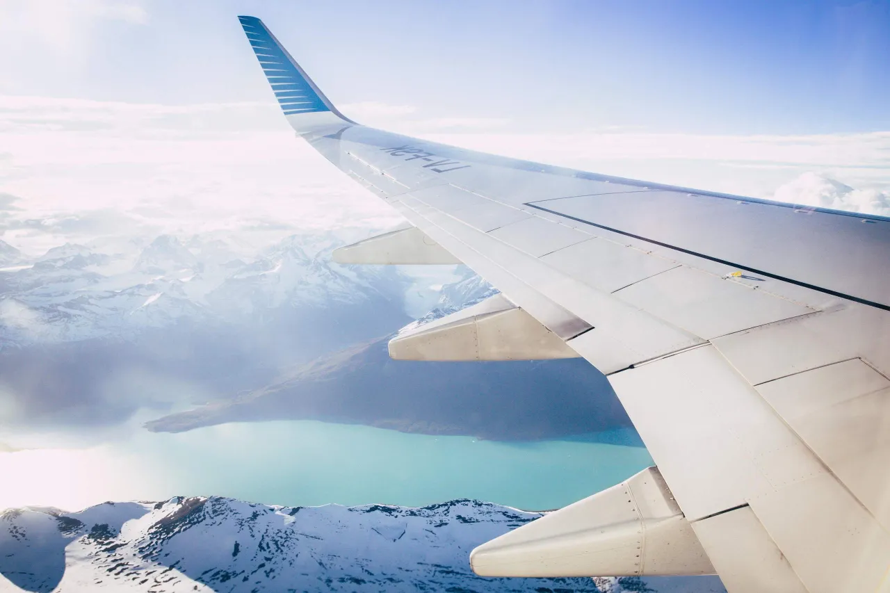 Zdjęcie Wie viel Kraftstoff verbraucht ein Flugzeug? Überraschende Fakten und Vergleiche