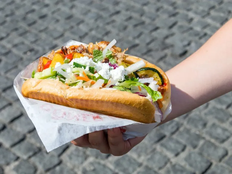 Zdjęcie Ile kalorii ma duży kebab? Zaskakujące fakty o jego kaloryczności