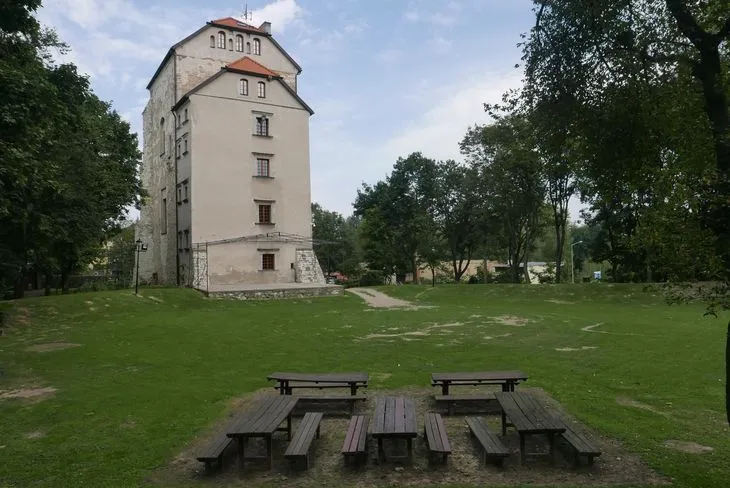 Zdjęcie Trasy rowerowe w Kazimierzu Dolnym: odkryj najlepsze szlaki i atrakcje