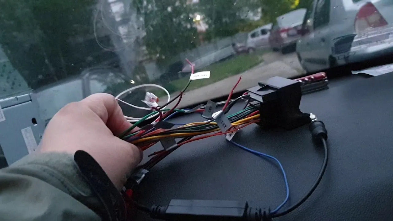 Zdjęcie Gdzie zamontować antenę GPS do nawigacji, by uniknąć problemów?