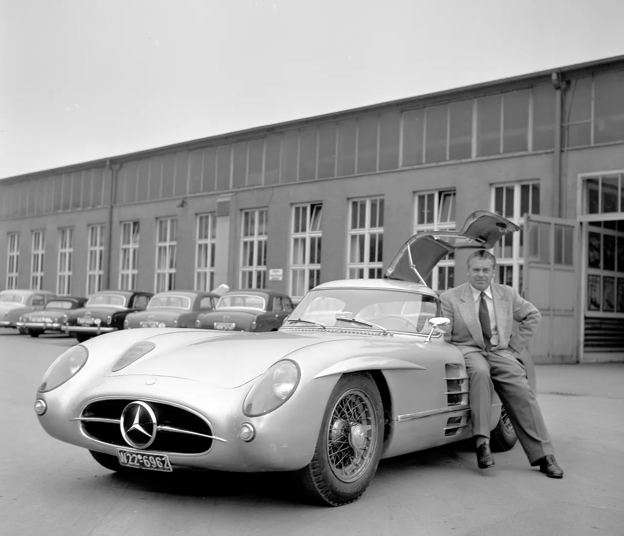 Zdjęcie Mercedes 300 SLR Uhlenhaut – historia, rekordowa cena i znaczenie w motoryzacji