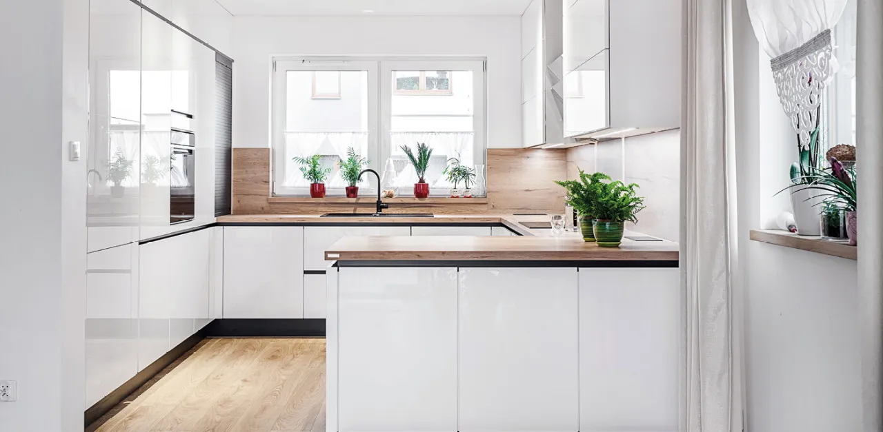 Zdjęcie Co między meblami w kuchni zamiast płytek? Odkryj zaskakujące alternatywy