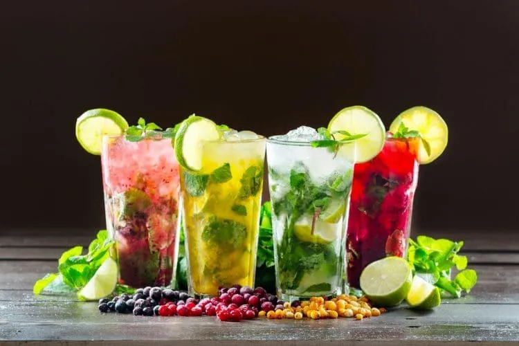 Zdjęcie Jak zrobić kolorowy drink, który zachwyci gości na każdej imprezie
