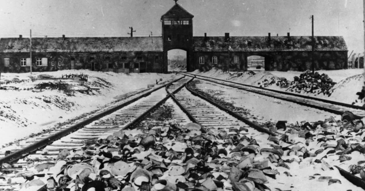Zdjęcie Auschwitz – co to jest i dlaczego pamięć o nim jest tak ważna