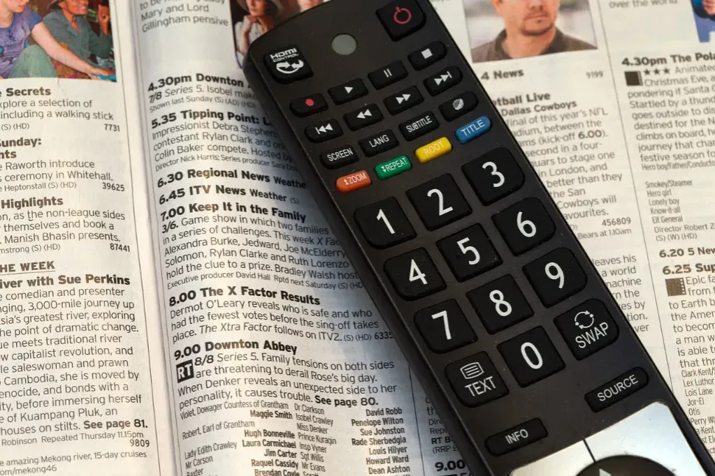 Zdjęcie Jak włączyć telewizor TCL bez pilota? Sprawdź proste metody