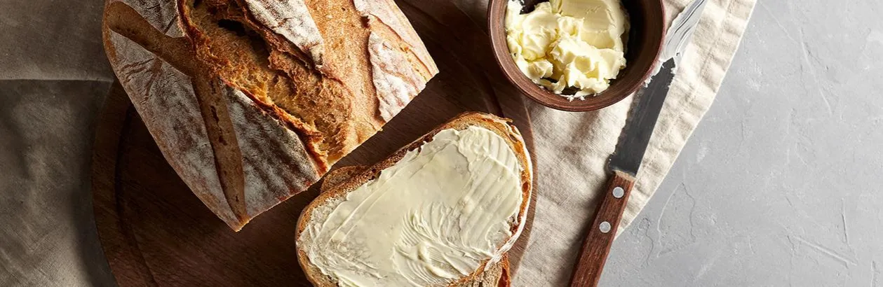 Zdjęcie Ile kalorii ma kromka chleba z masłem? Sprawdź kaloryczność