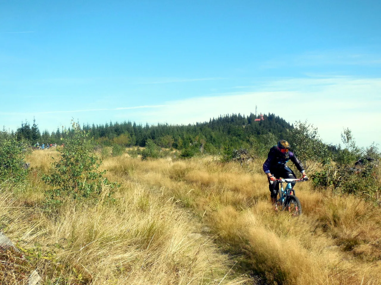 Zdjęcie Co je to enduro? Odkryj fascynujący świat motocyklowego sportu