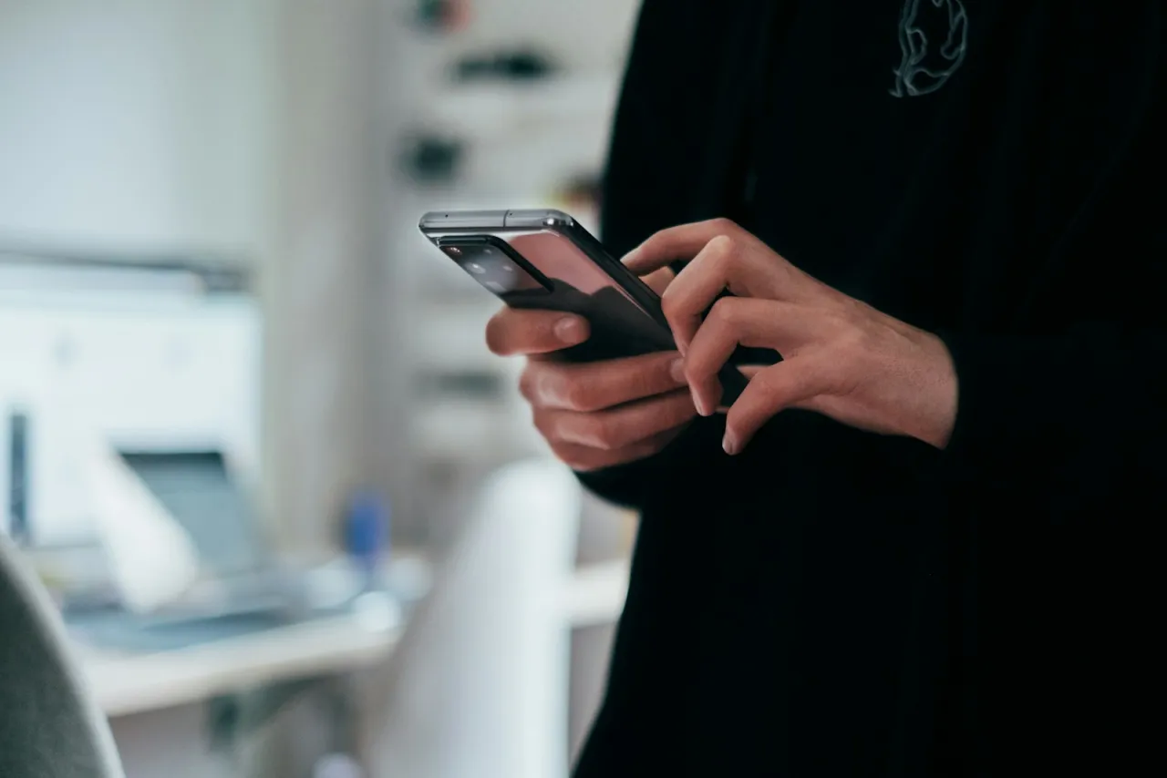 Zdjęcie Jak kopać kryptowaluty na telefonie i uniknąć strat i problemów