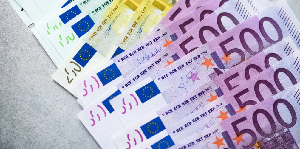 Zdjęcie Ile zarabia dekarz w Holandii? Zaskakujące fakty o wynagrodzeniach