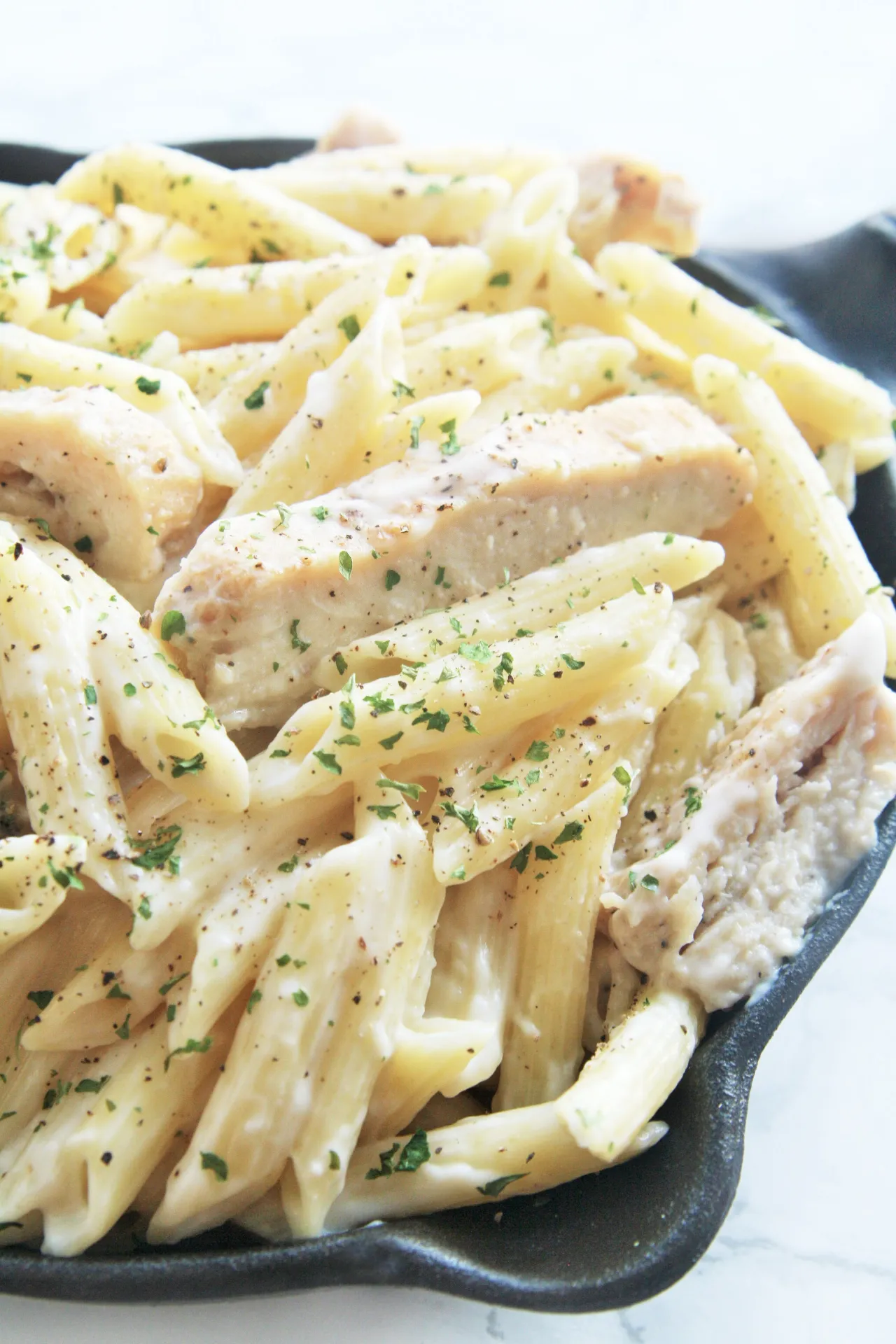 Zdjęcie Prosty przepis na penne z kurczakiem – szybki i smaczny obiad w 30 minut