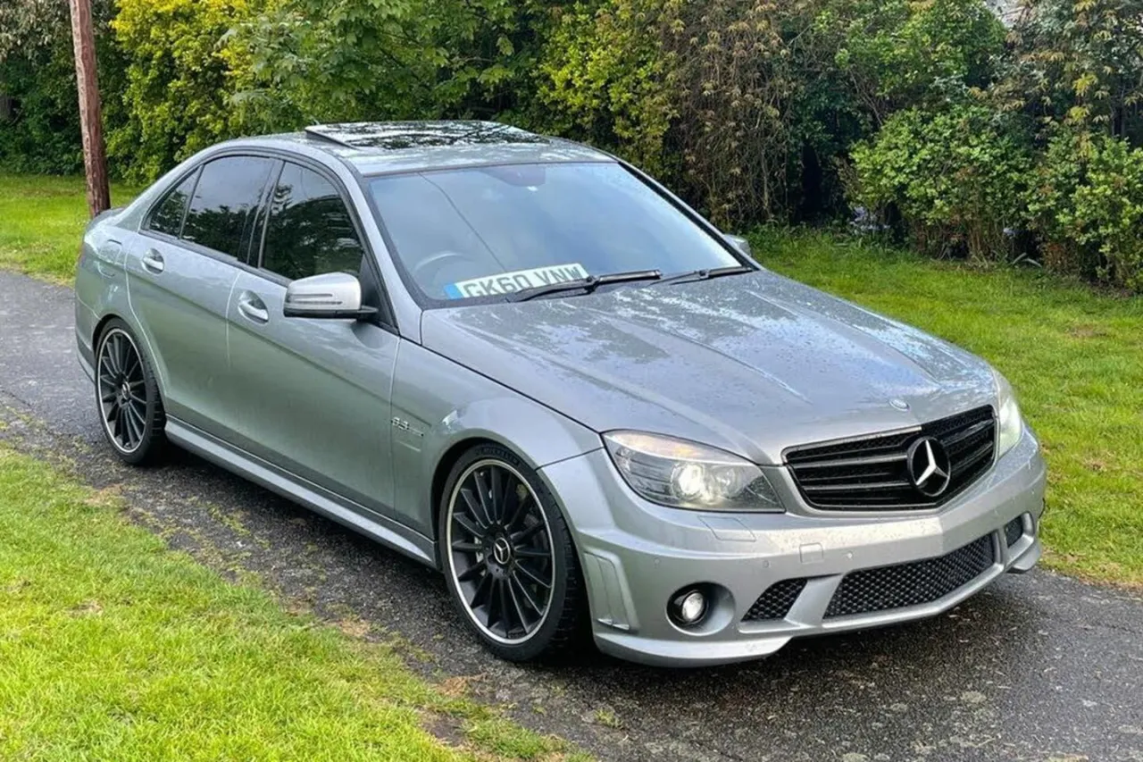 Zdjęcie Mercedes C63 AMG W204 - wyjątkowe osiągi i niezawodność w sporcie