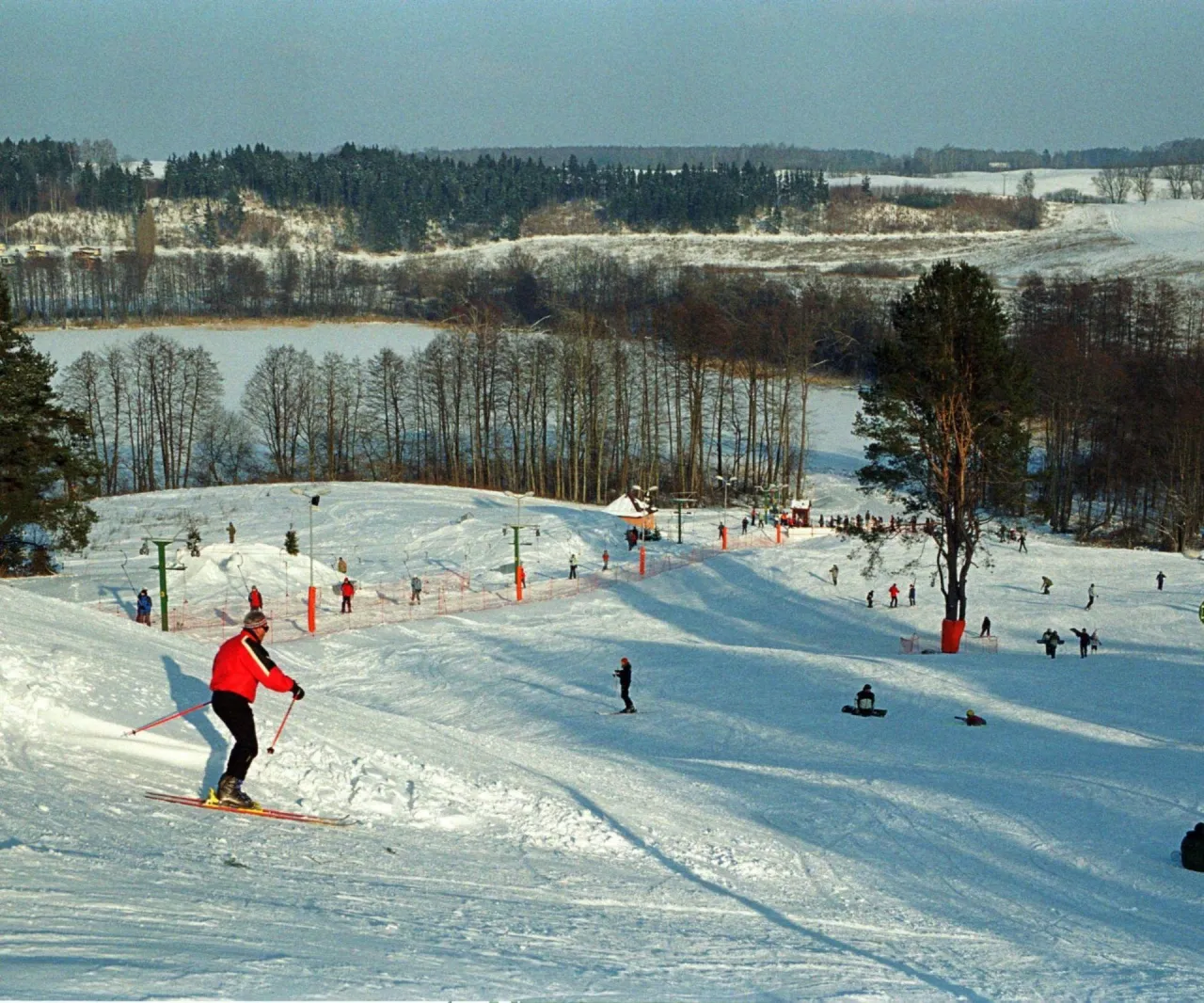 Zdjęcie Narty Mazury atrakcje - najlepsze stoki i zimowe przygody w regionie