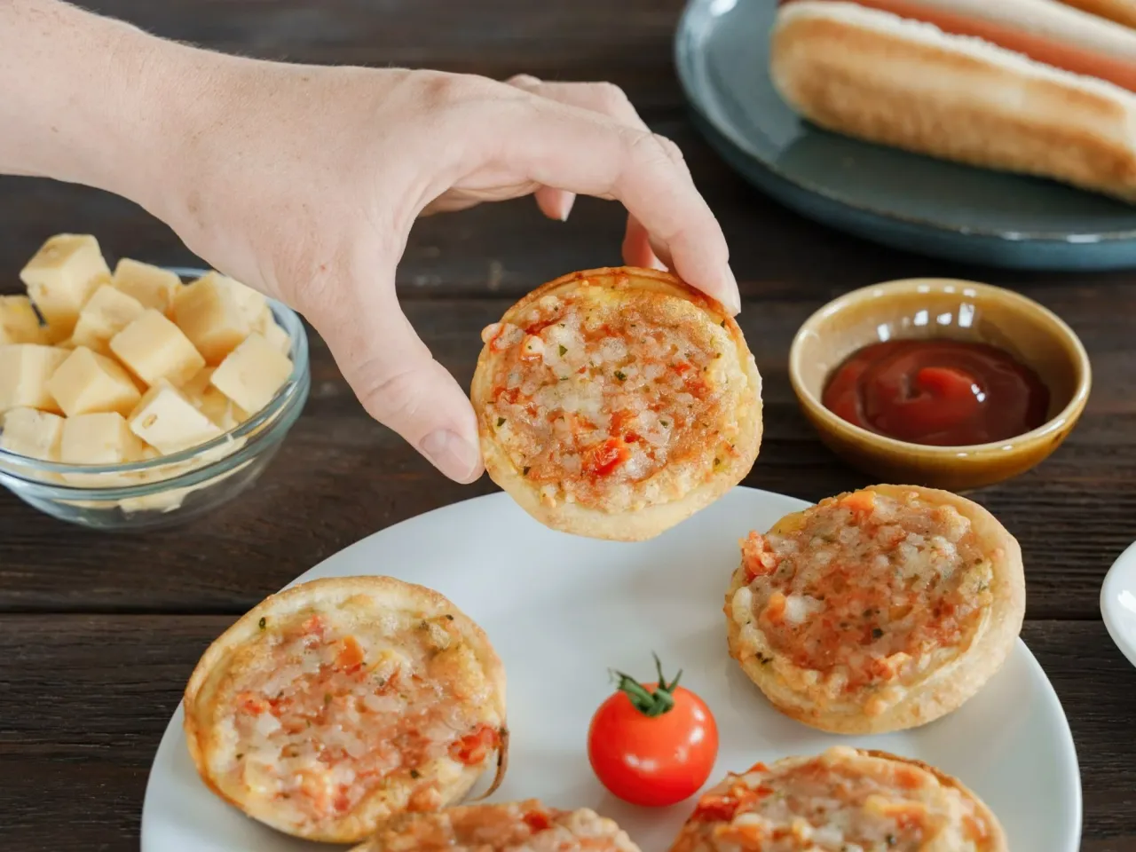 Zdjęcie Jak zrobić mini pizze: proste przepisy, które zachwycą gości