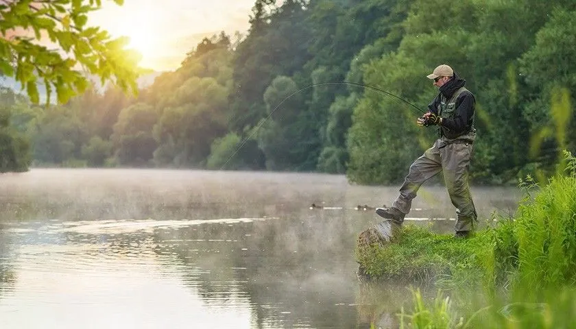 Zdjęcie Jak zawiązać haczyk na żyłkę - uniknij najczęstszych błędów wędkarskich