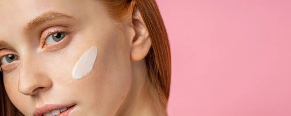 Zdjęcie Idealna baza pod makijaż dla cery dojrzałej: Porady i TOP produkty