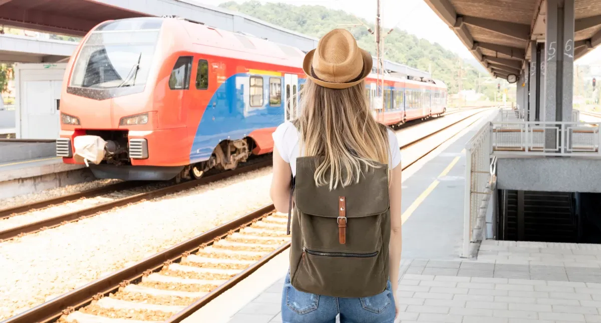 Zdjęcie Jak kupić bilet na pociąg bez zbędnych opłat i stresu