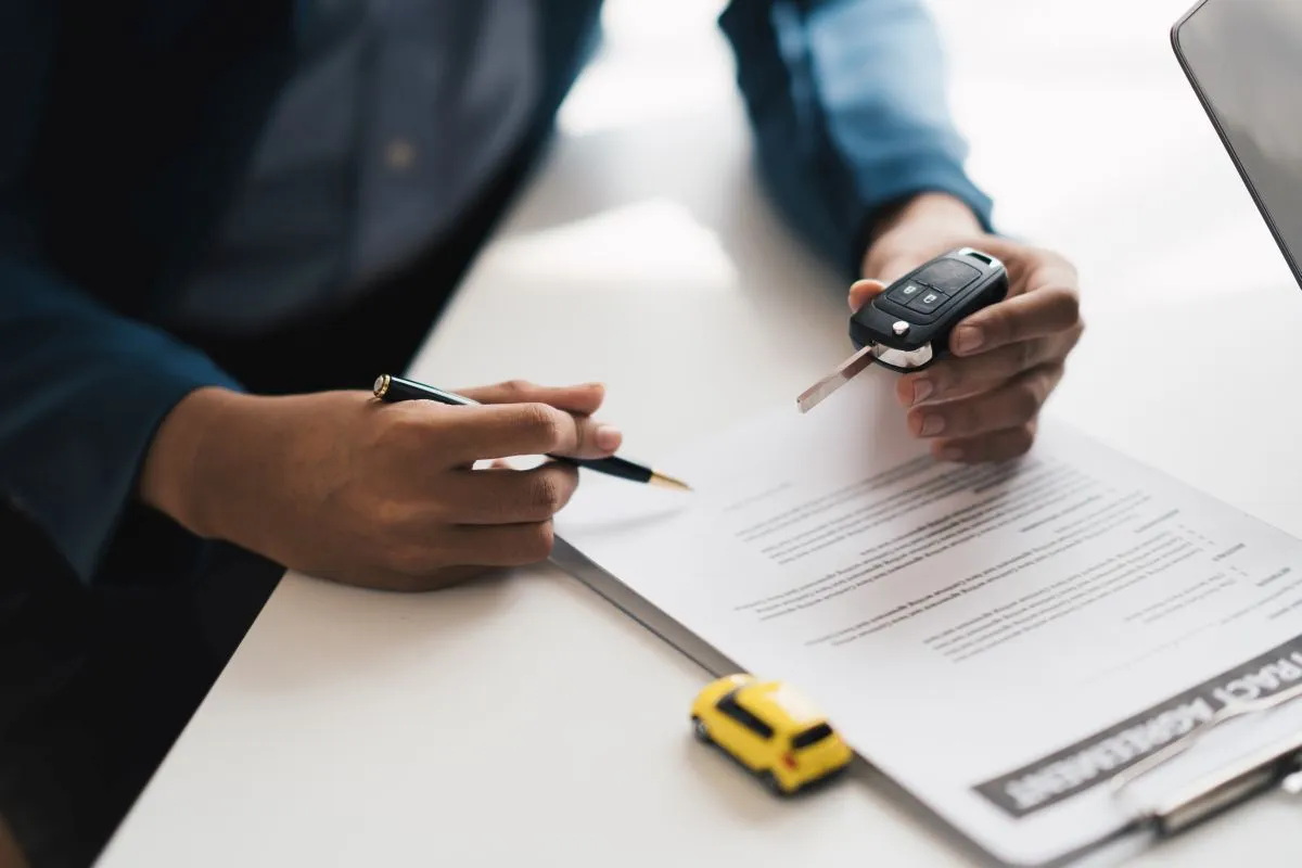 Zdjęcie Wynajem długoterminowy czy leasing - co wybrać, aby zaoszczędzić?