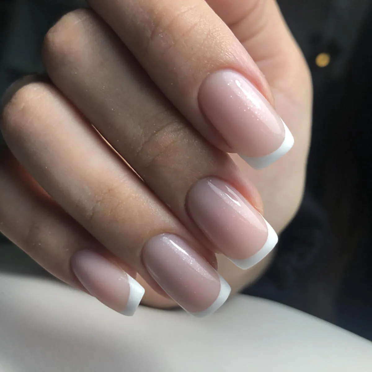 Zdjęcie Jak malować paznokcie francuski manicure bez błędów i z profesjonalnym efektem