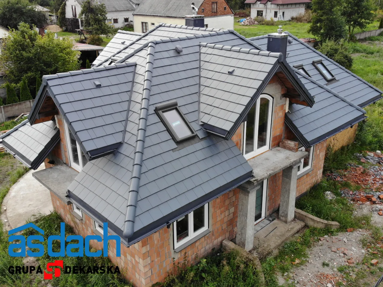 Zdjęcie Jakie dachówki najlepiej sprawdzą się na dachu kopertowym - poradnik wyboru