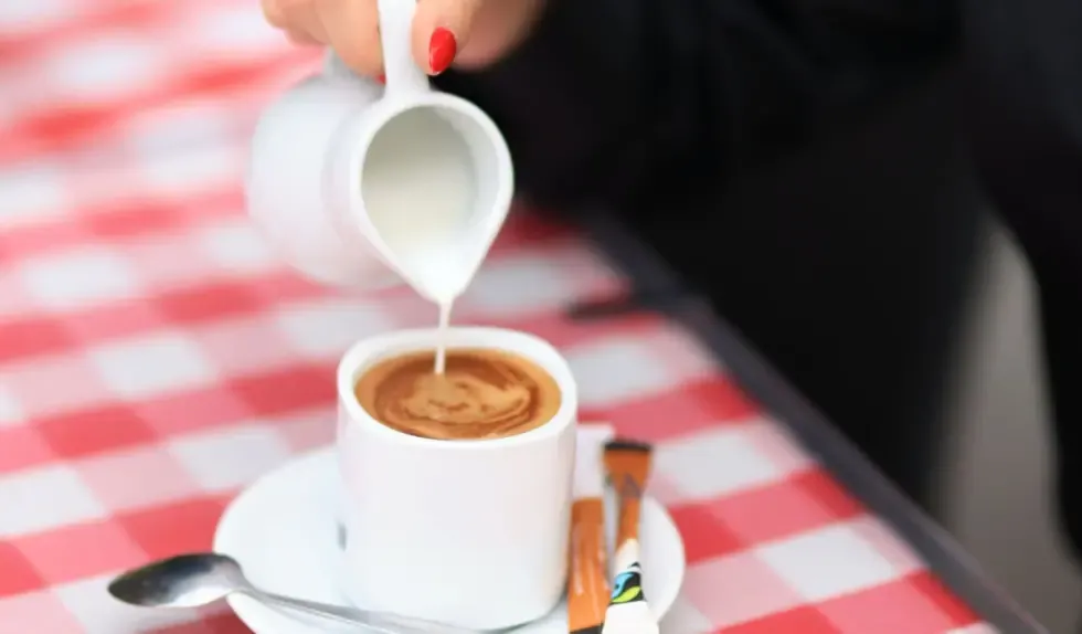 Zdjęcie Czy można pić kawę podczas okresu? Sprawdź, jak wpływa na objawy