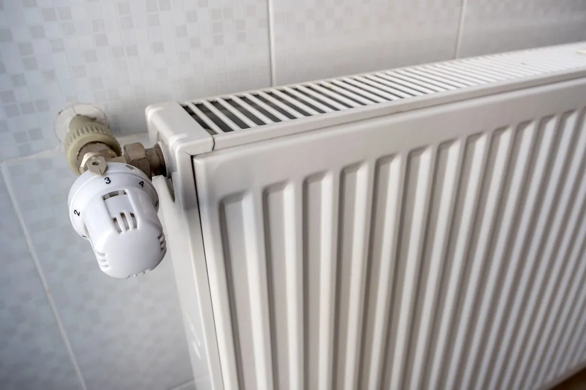 Zdjęcie Jak wybrać idealny grzejnik do pokoju 15m²? Porównanie i praktyczne porady