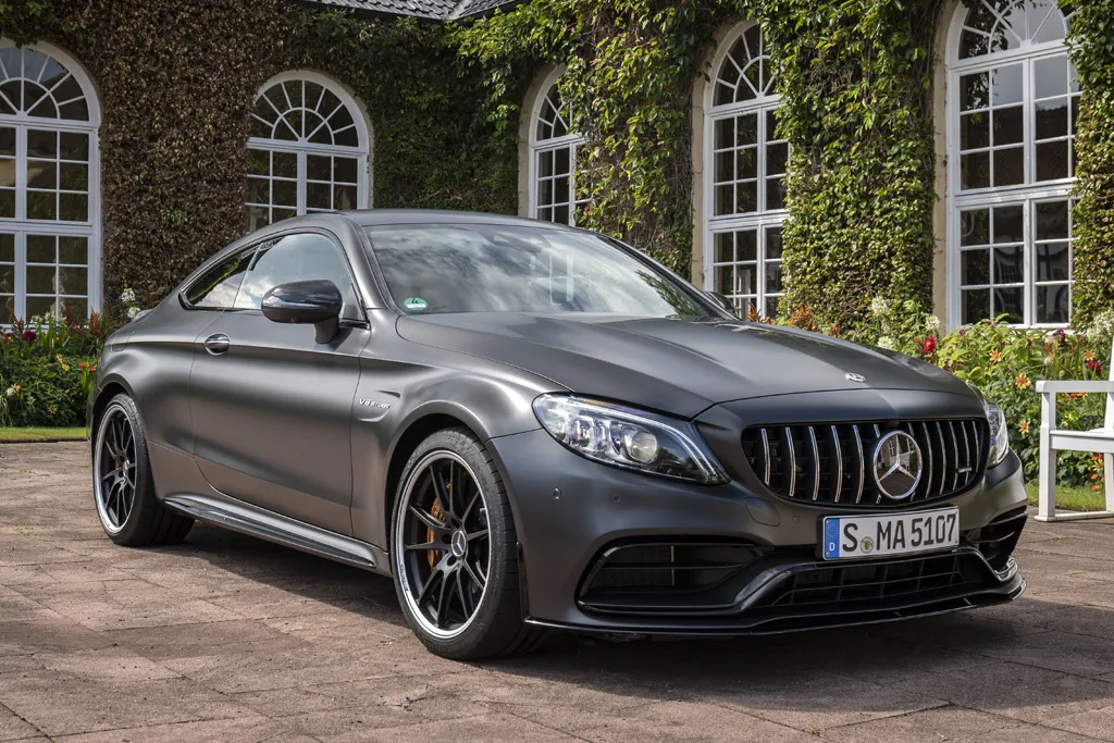 Zdjęcie Mercedes C AMG 63 - moc, cena i opinie o używanych modelach