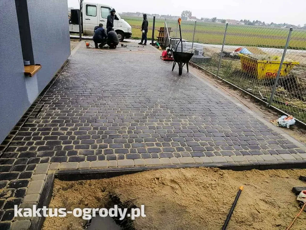 Zdjęcie Narzędzia do układania kostki brukowej: co wybrać i ile kosztują?
