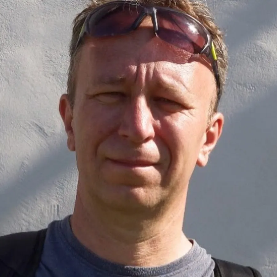 Zdjęcie Jak wygląda Tomson bez czapki? Zaskakujące zmiany w jego wizerunku