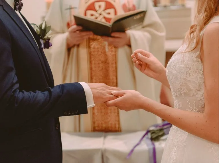 Zdjęcie Ile kosztuje ślub kościelny? Poznaj ukryte wydatki i ceny