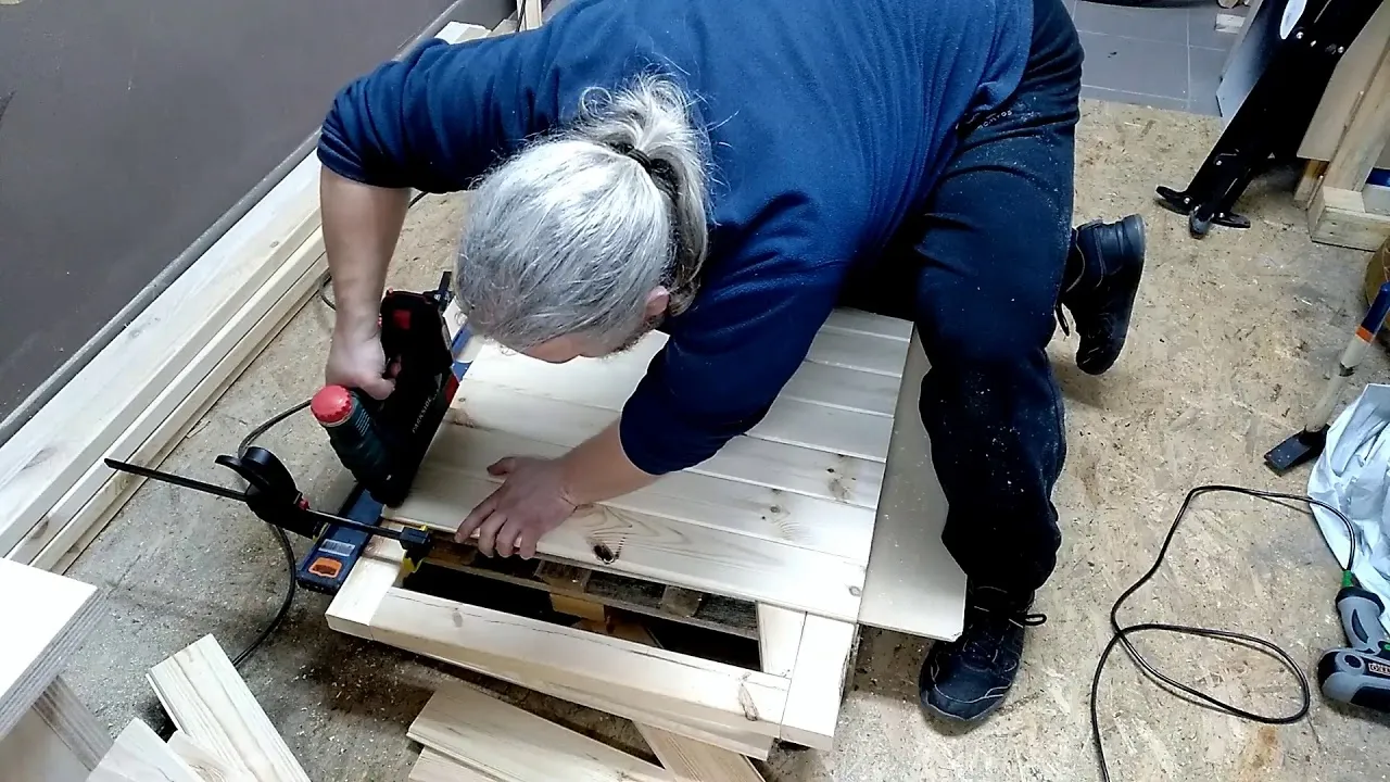 Zdjęcie Jak zrobić drzwi do domku ogrodowego - krok po kroku do udanego projektu