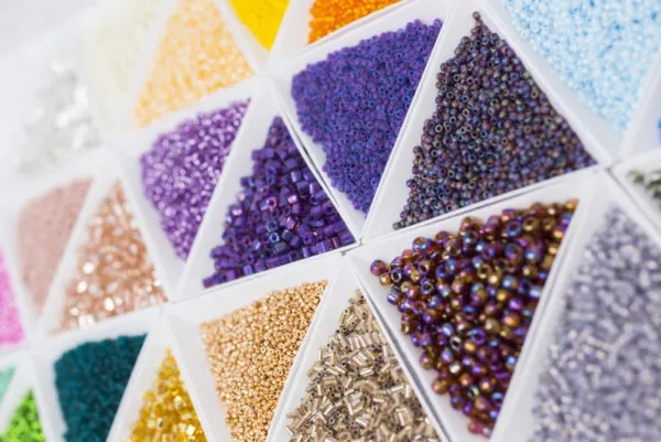 Zdjęcie Jakie nici do bransoletek z koralików wybrać, aby uniknąć błędów?