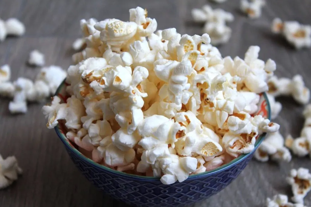 Zdjęcie Czy popcorn jest dietetyczny? Sprawdź, czy to zdrowa przekąska na diecie