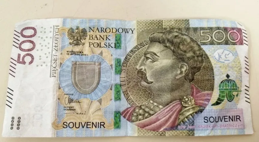 Zdjęcie Jak niewidomi rozpoznają banknoty? Praktyczne metody i narzędzia