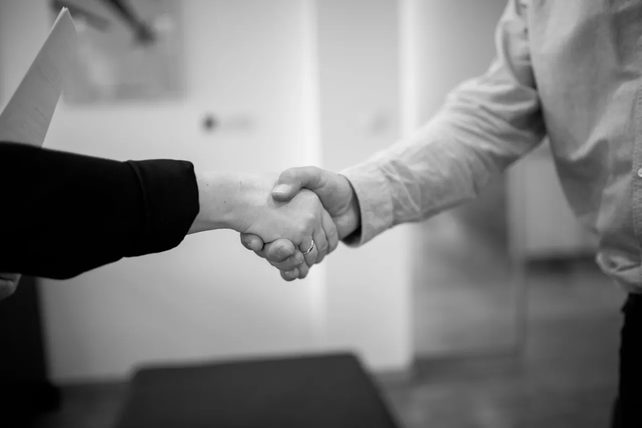 Zdjęcie Czy wspólnik odpowiada za długi spółki? Prawda o odpowiedzialności finansowej