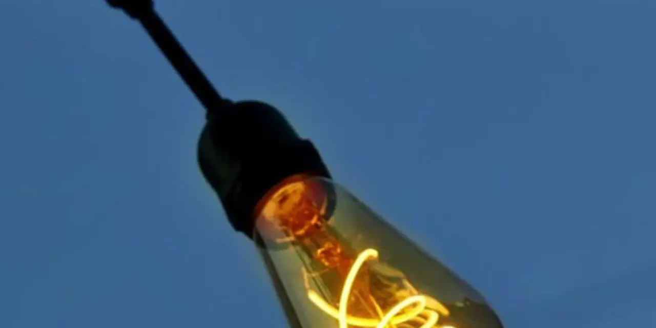 Zdjęcie Co nie przewodzi prądu? Odkryj materiały, które izolują elektryczność