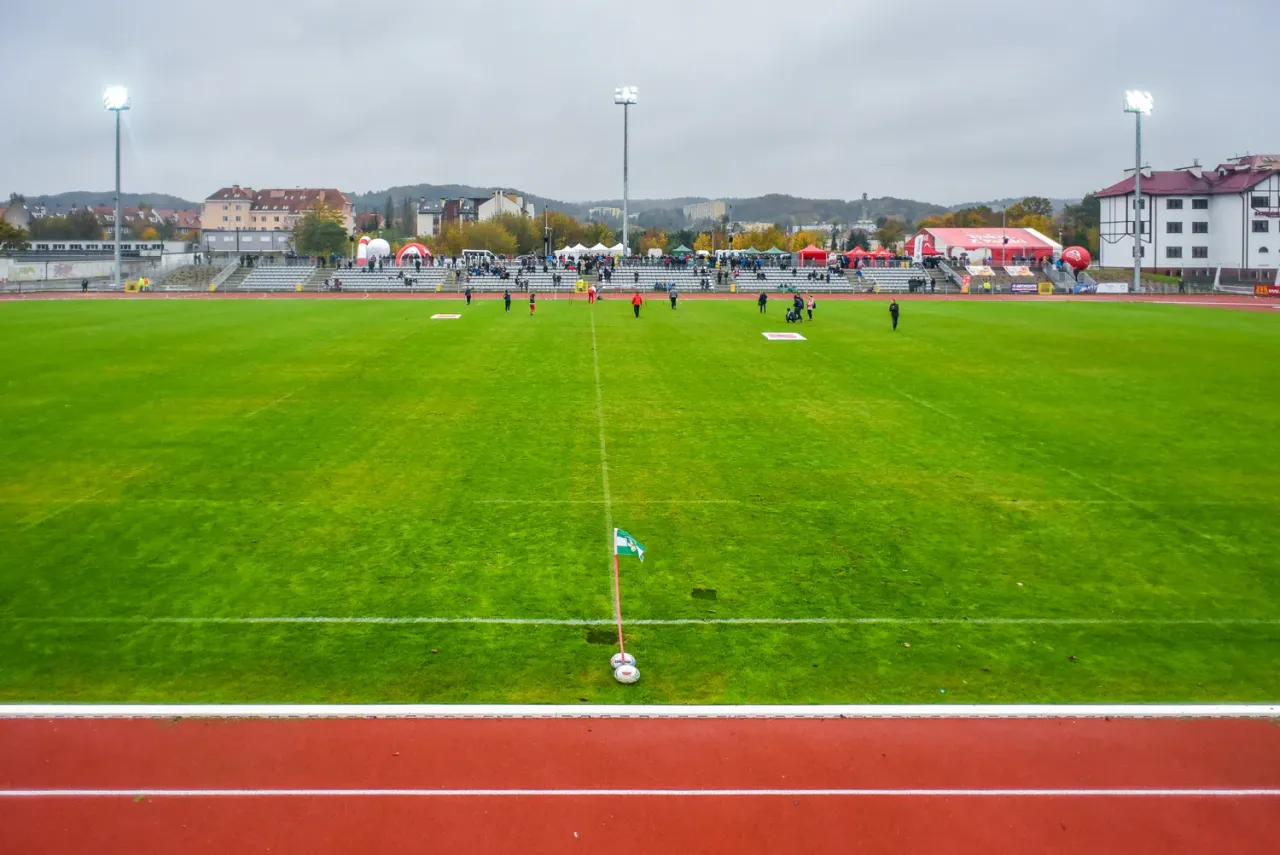 Zdjęcie Ile metrów ma bieżnia stadionu? Odkryj standardy i różnice długości