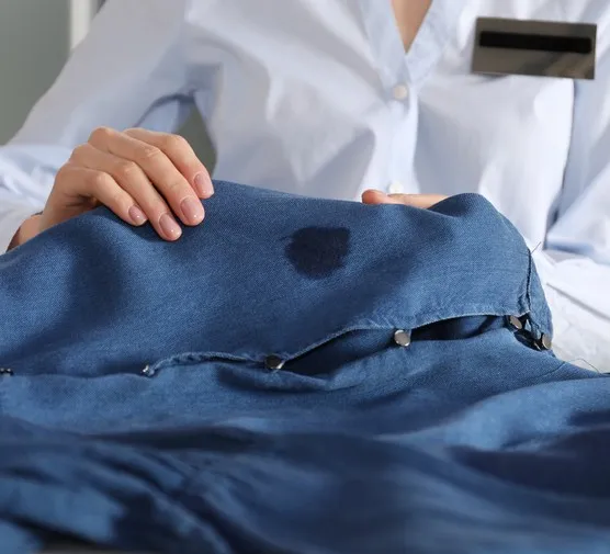 Zdjęcie Jak usunąć wosk z bluzy bez uszkadzania tkaniny – sprawdzone metody