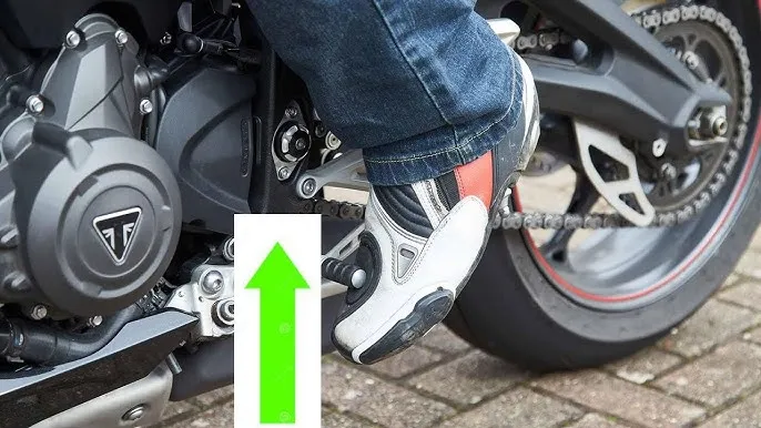 Zdjęcie Naucz się jak szybko i łatwo zmieniać biegi w motorowerze - krok po kroku