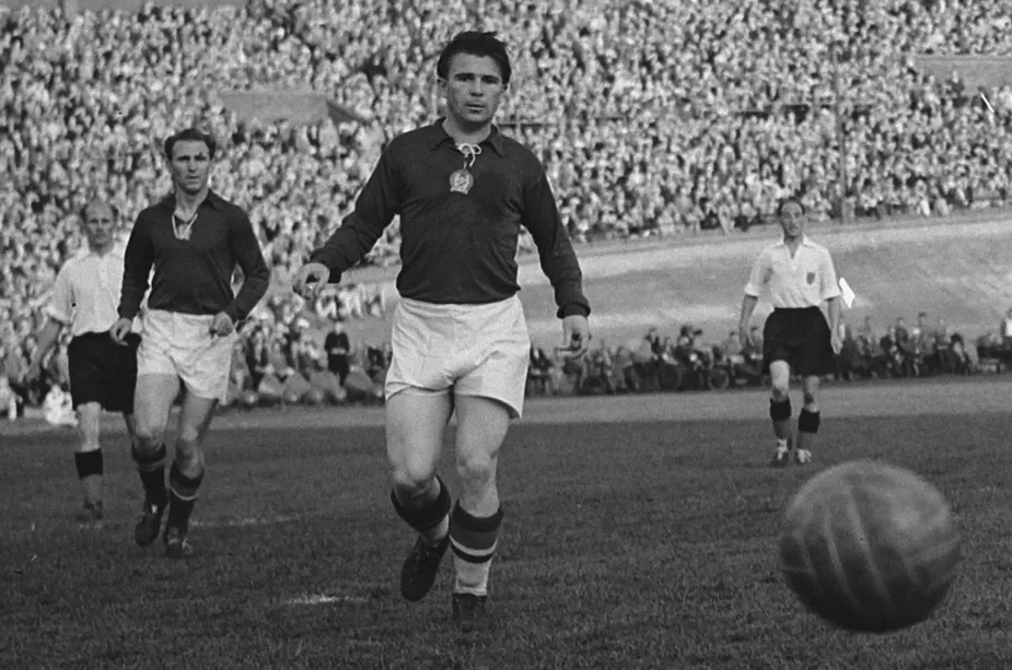 Zdjęcie Kto stworzył piłkę nożną? Poznaj fascynującą historię futbolu
