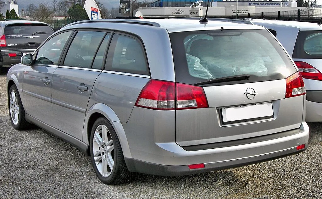 Zdjęcie Opinie o Opel Vectra C 2.2 benzyna - Co mówią użytkownicy?