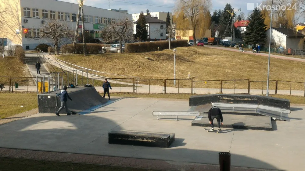 Zdjęcie Skatepark Krosno - poznaj najlepsze miejsce do jazdy na deskorolce