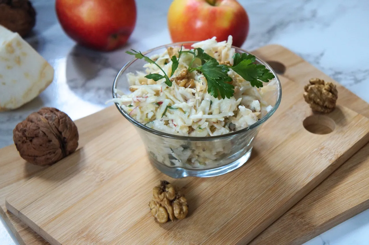 Zdjęcie Surówka z selera jak w restauracji - idealny przepis na smakowitość