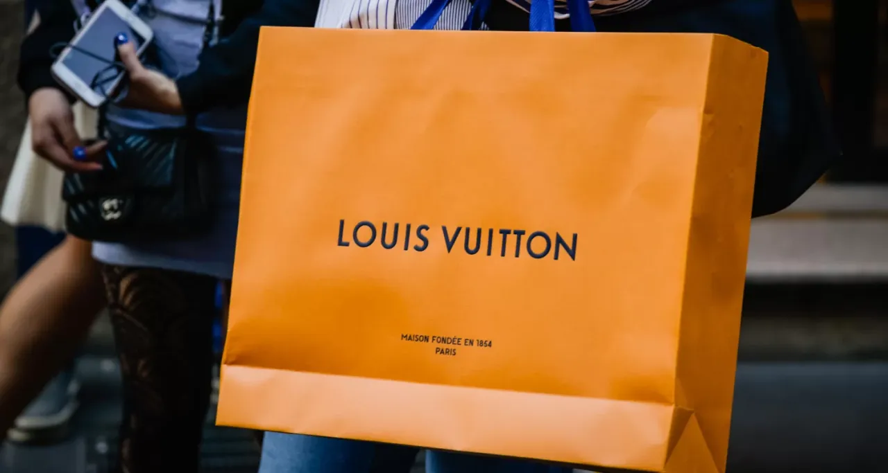 Zdjęcie Jak rozpoznać oryginalny szal Louis Vuitton i uniknąć podróbek