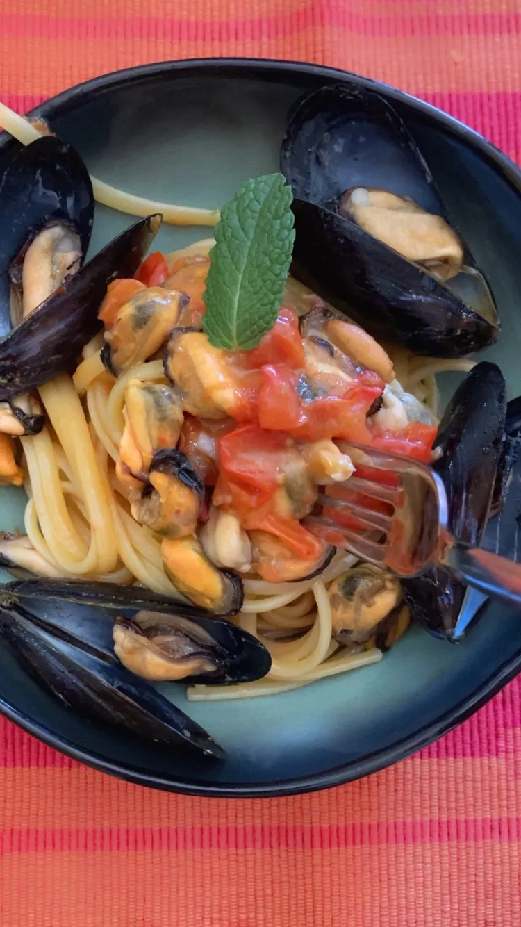 Zdjęcie Pasta con mejillones estilo italiano: receta fácil y deliciosa para disfrutar