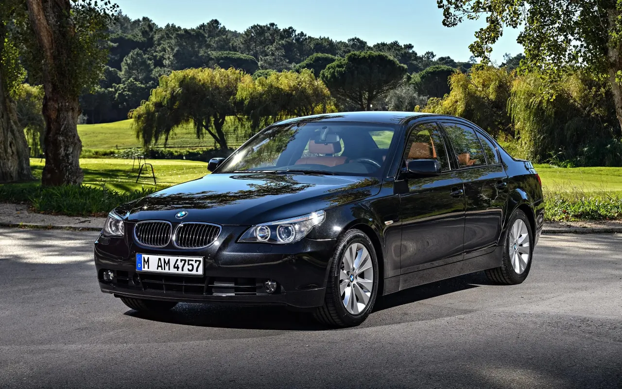 Zdjęcie BMW E60 Seria 5: Wszystko o Luksusowej Limuzynie Bawarskiej Marki