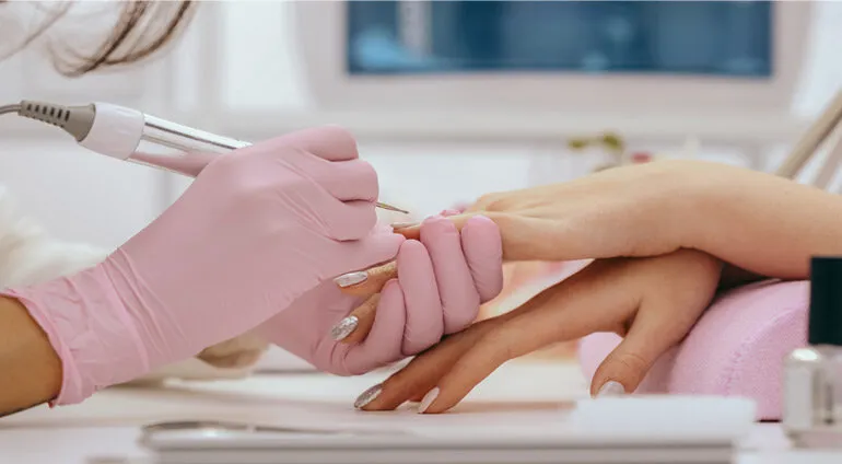 Zdjęcie Manicure SPA na czym polega? Wszystko o zabiegu, korzyściach i przeciwwskazaniach