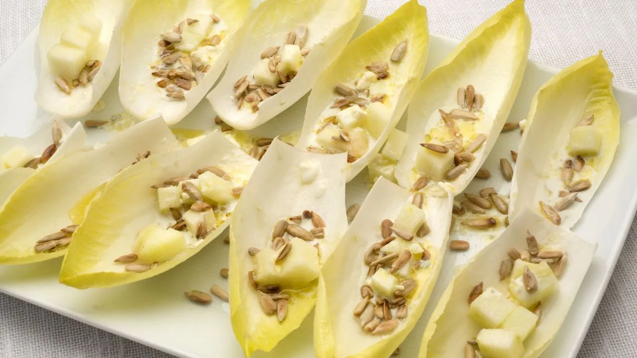 Zdjęcie Deliciosa ensalada de endivias y queso: receta fácil y saludable