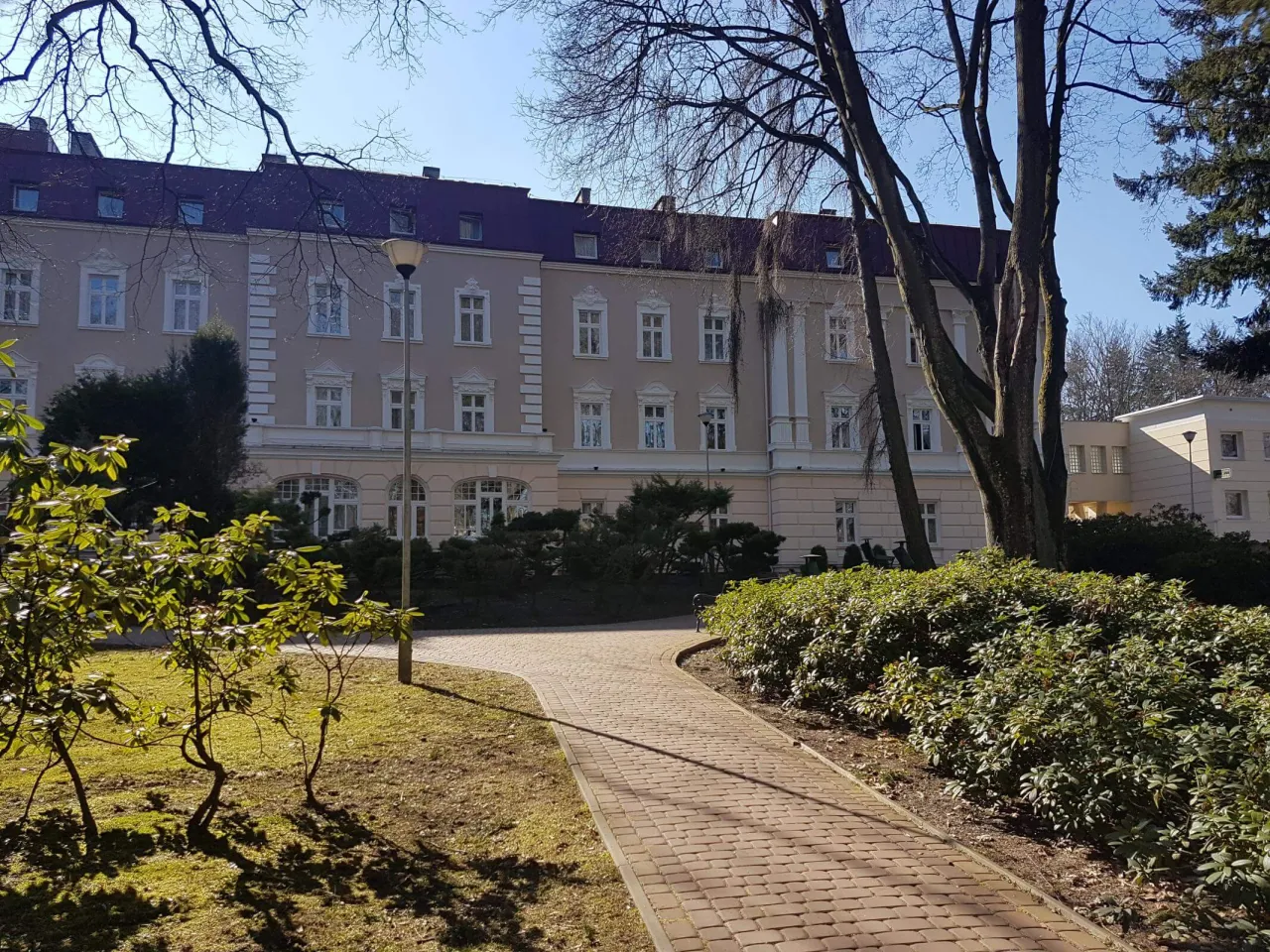 Zdjęcie Jak bez stresu dojechać do sanatorium gryf połczyn-zdrój? Sprawdź opcje.